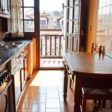 El Corro: Con Parking En Pleno Centro De Apartamento Comillas