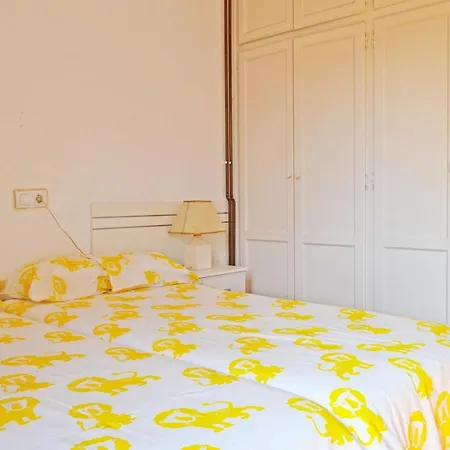 El Corro: Con Parking En Pleno Centro De Apartamento Comillas