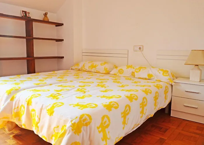 El Corro: Con Parking En Pleno Centro De * Comillas